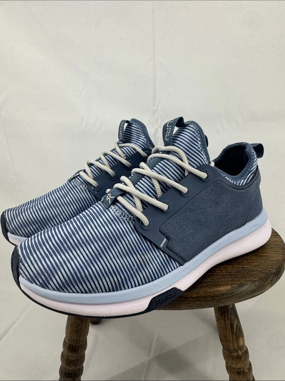 Kuru Womens Atom Sneakers w/ White Blue Zig Zag Pattern, sz 9 W, Missing Insoles